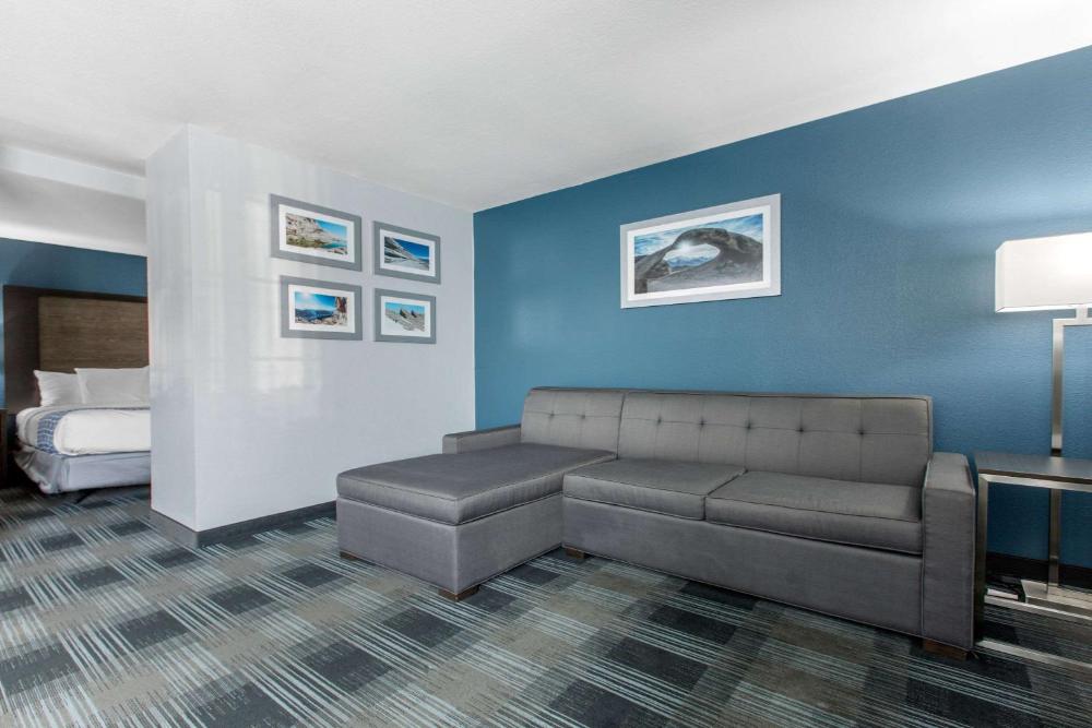 King Suite with Sofa Bed - Non-Smoking interior