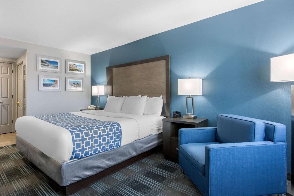 King Room - Accessible/Non-Smoking interior